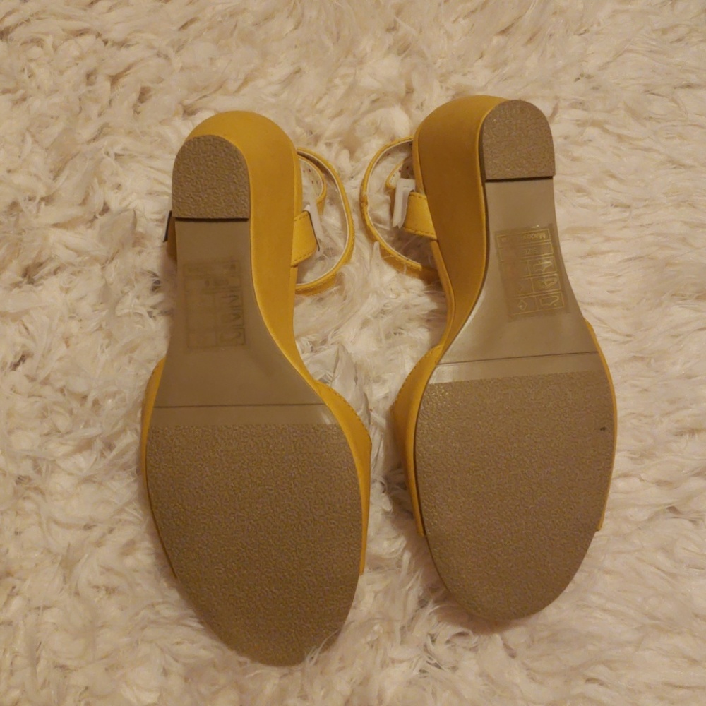 Size 6 - Picture 2 of 4